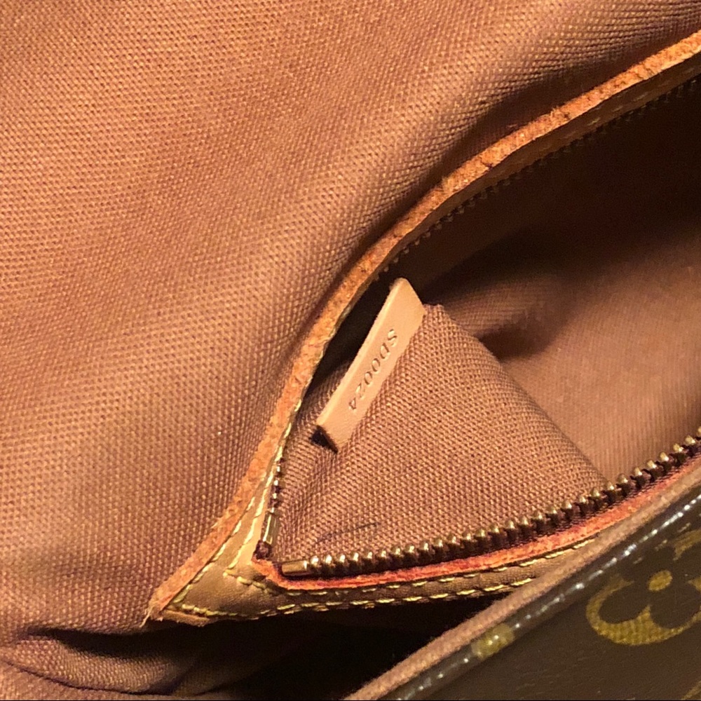 ๐SOLD๐ LOUIS VUITTON Mini Loop monogram Handbag - Picture 5 of 8